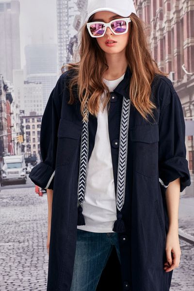 									TIE HARD COAT
								, 			NEVER GO BACK SUNGLASSES
								, 			DRIPPING PEARLS JEANS
			