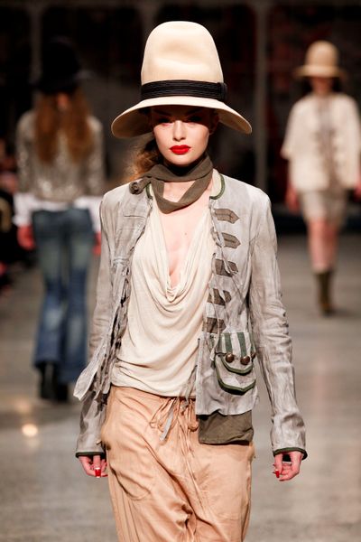 									Dakota 'Yankee Doodle' Jacket
								, 			Slinky 'Jersey Girl' Top
								, 			Wrangler 'Caramel Slice' Pant
			