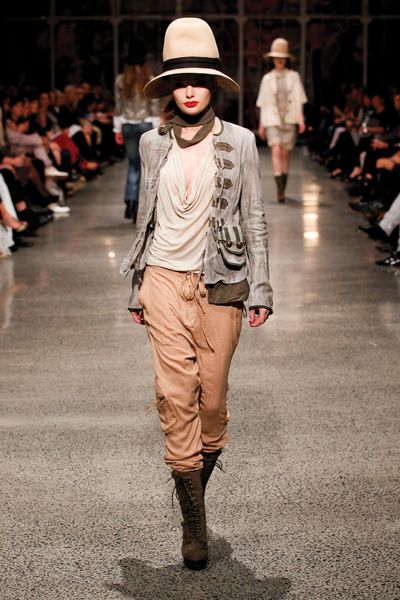 									Dakota 'Yankee Doodle' Jacket
								, 			Slinky 'Jersey Girl' Top
								, 			Wrangler 'Caramel Slice' Pant
			