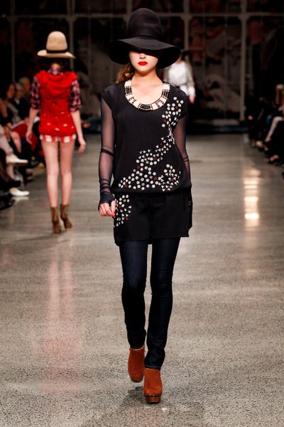 									El Salvador 'High Swoon' Dress
								, 			Rawhide 'Norma Jean' Jeans
			