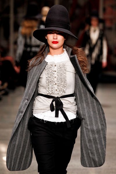 									Maverick 'Short Back and Sides' Coat
								, 			Calamity 'Saloon Dion' Shirt
								, 			Hangman 'Frilly the Kid' Top
								, 			Lawman 'Slim Shady' Pant
			