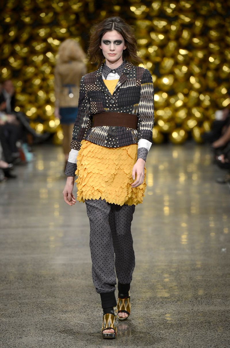 									FOLK SINGER 'BOXYMORON' JACKET
								, 			FALLING LEAVES 'SOUL SHAKER' DRESS
								, 			WHITE LIGHT 'PURPLE HEART' TOP
								, 			BAMBOO CHECK 'PURPLE HAREM' PANT
			