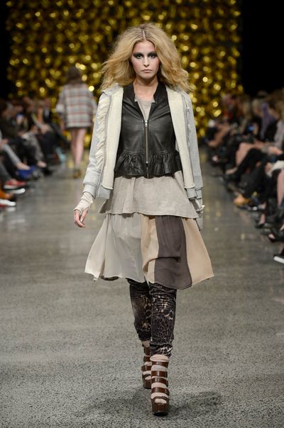 									COFFEE BREAK 'CREAM SWEEP' TOP
								, 			BONNEVILLE 'LEATHER BUREAU' JACKET
								, 			SOFT TONES 'FULL SWING' TOP
								, 			PLAYWRIGHT 'FLIRTY SOMETHING' SKIRT
								, 			OCELOT 'NORMA JEAN' PANT
			