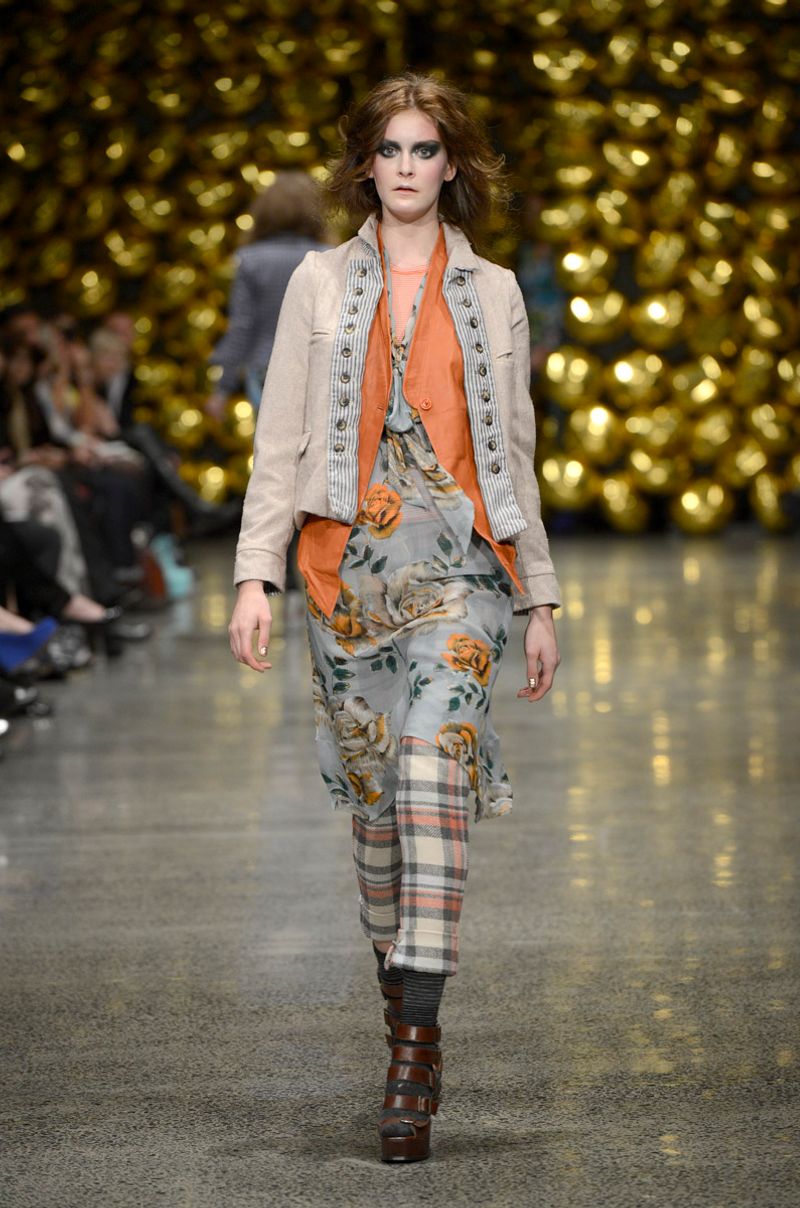 									WEEKENDER 'ROLE REVERSAL' JACKET
								, 			BONNEVILLE 'THE VEST IS HISTORY' VEST
								, 			BIG ROSE 'RAMBLING ROSE' DRESS
								, 			WIRELESS 'CREWS CONTROL' TOP
								, 			TARTAN ARMY 'STROLL HEARTED' PANT
			