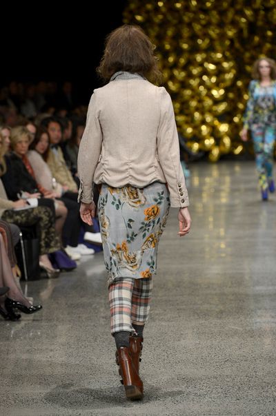 									WEEKENDER 'ROLE REVERSAL' JACKET
								, 			BIG ROSE 'RAMBLING ROSE' DRESS
								, 			TARTAN ARMY 'STROLL HEARTED' PANT
			