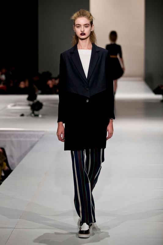 									Light Relief 'Vitamin Tee' top
								, 			Stormy Weather 'Fuzzy Bee' jacket
								, 			Between The Lines 'Smooth Walked' pant
			