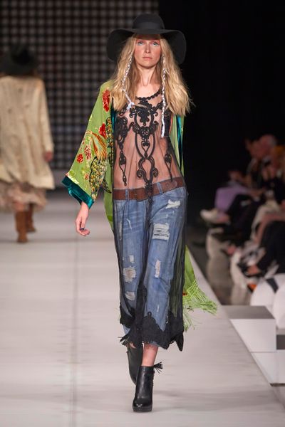 									THE GREEN WING 'EVERGREEN FOREST' KIMONO
								, 			CORDING AFTER DARK 'SLIP CORDING' DRESS
								, 			SPILL THE JEANS 'RIP TIDE' JEANS
			