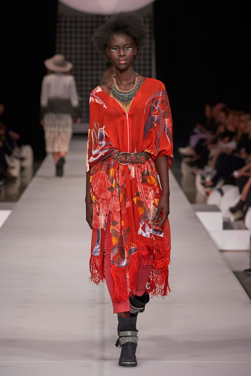 									THE GREEN WING 'EVERGREEN FOREST' KIMONO
								, 			LIQUID VELVET 'VELVET UNDERGROUND' PANT
			