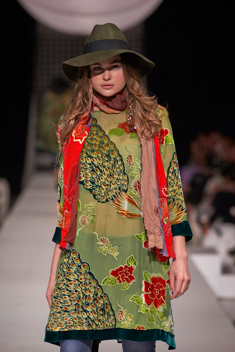 									THE GREEN WING 'PEACOCK-A-BOO' DRESS
								, 			SPILL THE JEANS 'BILLY JEAN' JEANS
			