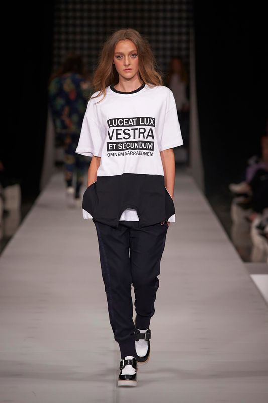 									TSHIRT TIME LUCKY 'TWO & A HALF MEN' TOP
								, 			CURTAIN CALL 'CASUAL RIGHTS' PANTS
			