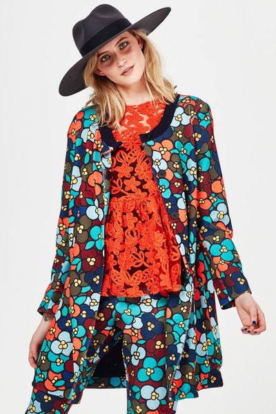 									FLOWER TO THE PEOPLE '70S DREAMING' COAT
								, 			FLOWER TO THE PEOPLE 'WOODSTOCK' PANT
								, 			FLOWER FAIRY 'FLOWERING INFERNO' TOP
			