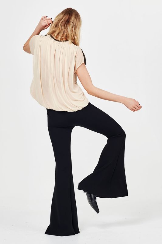 									GOLDBACK 'GREEN AND GOLD' TOP
								, 			OBSIDIAN 'WEAR AND FLARE' PANT
			