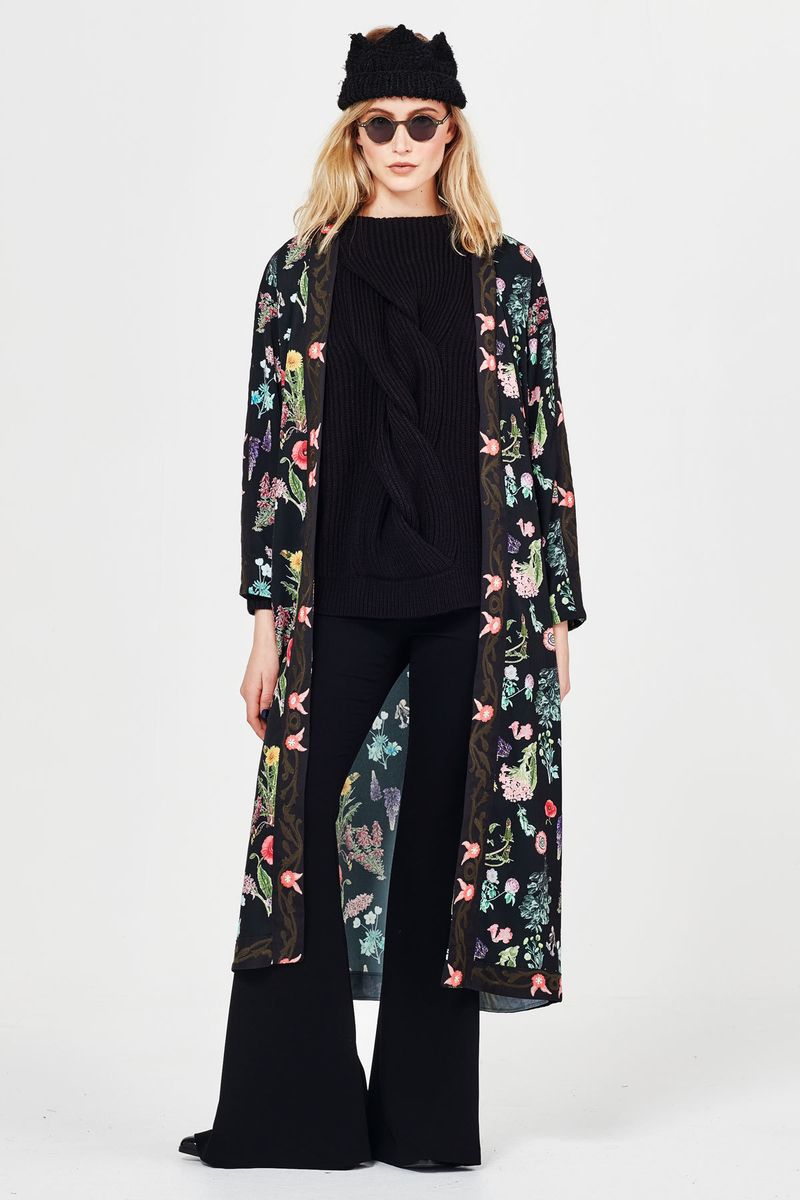 									MONETS GARDEN 'KIMONO OVER' KIMONO
								, 			WOOL OF IT 'TWIST AND SHOUT'
								, 			OBSIDIAN 'WEAR AND FLARE' PANT
			