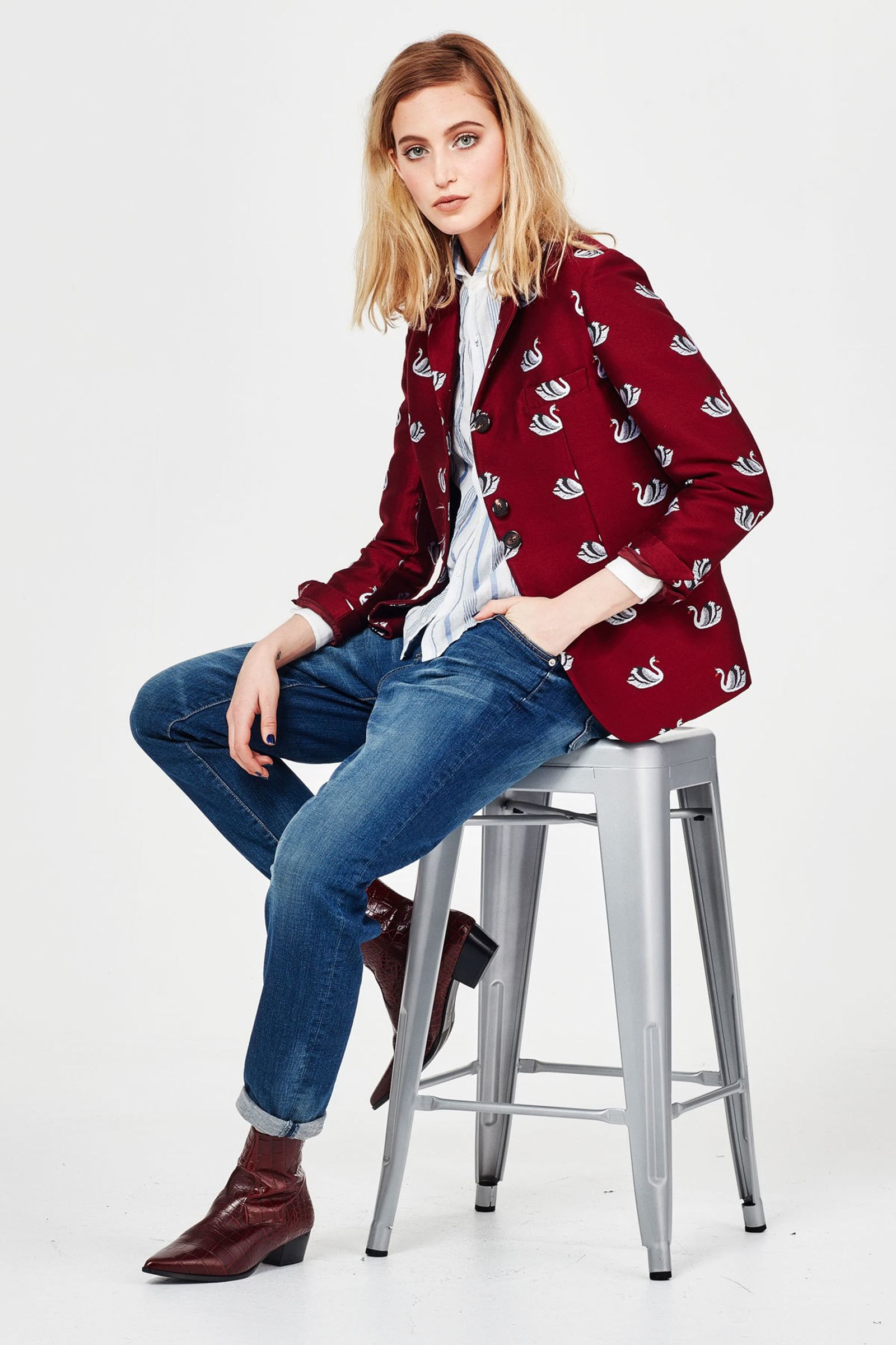 									SWAN SONG 'FAIRLY REGAL' JACKET
								, 			MY STRIPE OF GIRL 'ITS BUISNESS TIME' SHIRT
								, 			TEENAGE JEAN 'FOREVER IN BLUE JEANS' PANT
			