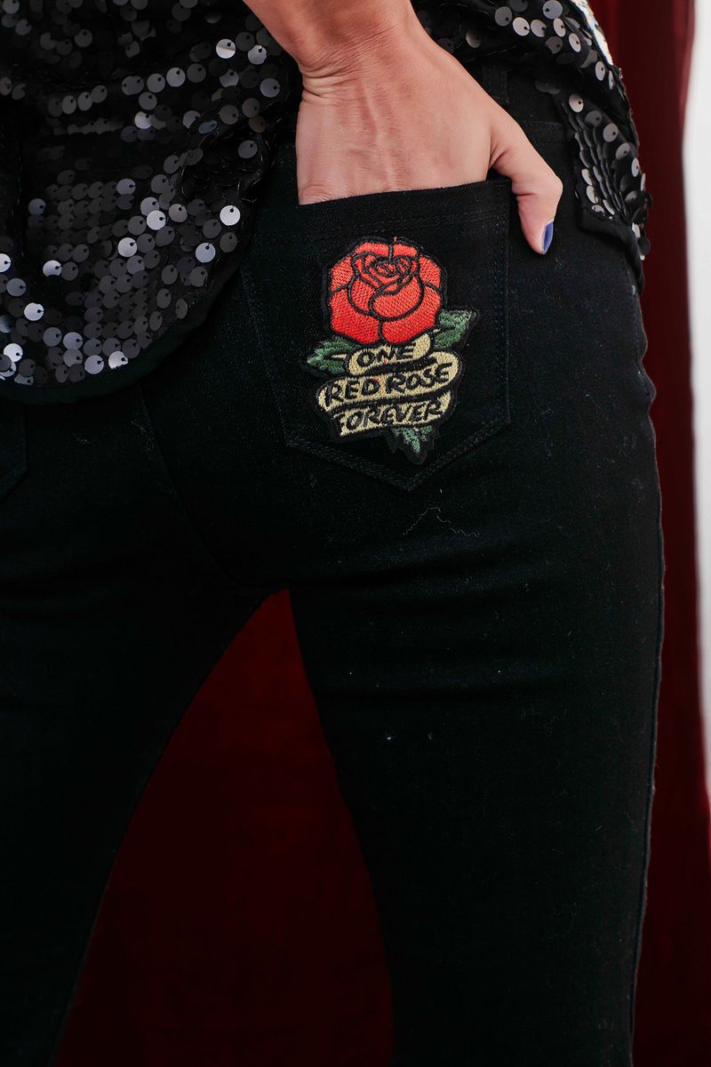 									BLACK JEANS BABY JEANS
			