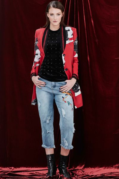 									FACE TO FACE JACKET
								, 			SPIKE TEE TOP
								, 			FREE AS A BIRD JEANS
			