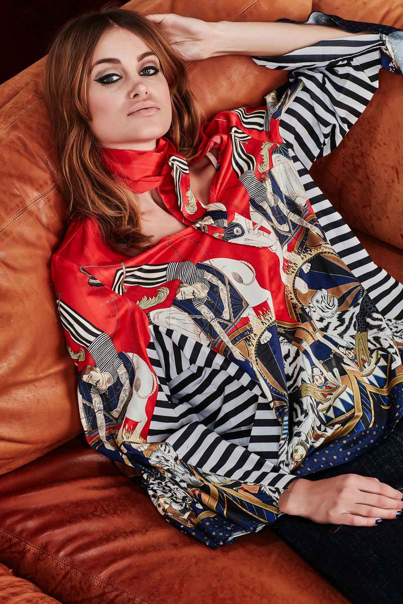 									SHOW US YOUR LEGS TOP
			