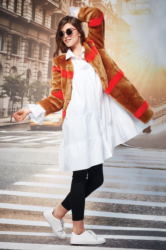 									BROWN EYED GIRL COAT
								, 			GOLD FASHIONED SUNGLASSES
								, 			SHIRT SWAP SHIRT
								, 			JEAN GIRLS JEANS
			