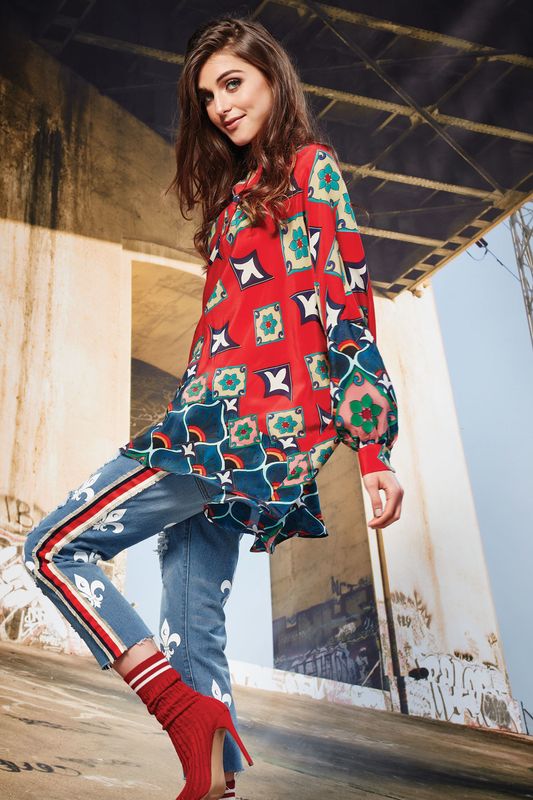 									LOVE ON TOP TOP
								, 			OUI OUI JEANS
			