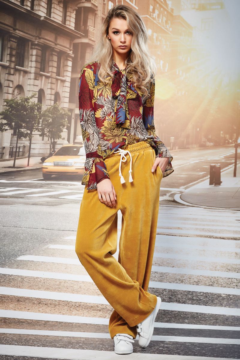 									WALK THE TALK PANTS
								, 			CARAVAT HABIT TOP
			