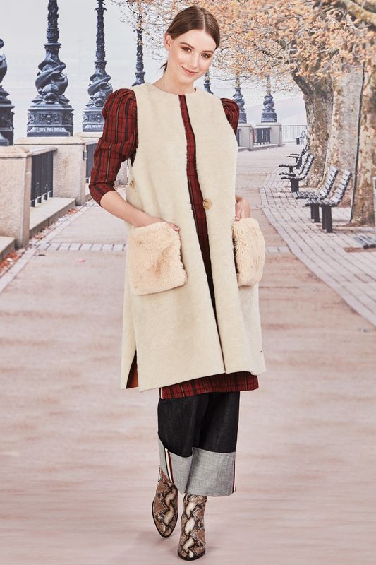 									VEST FRIENDS VEST
								, 			DRESSING ON THE SIDE DRESS
								, 			DYE HARD JEANS
			