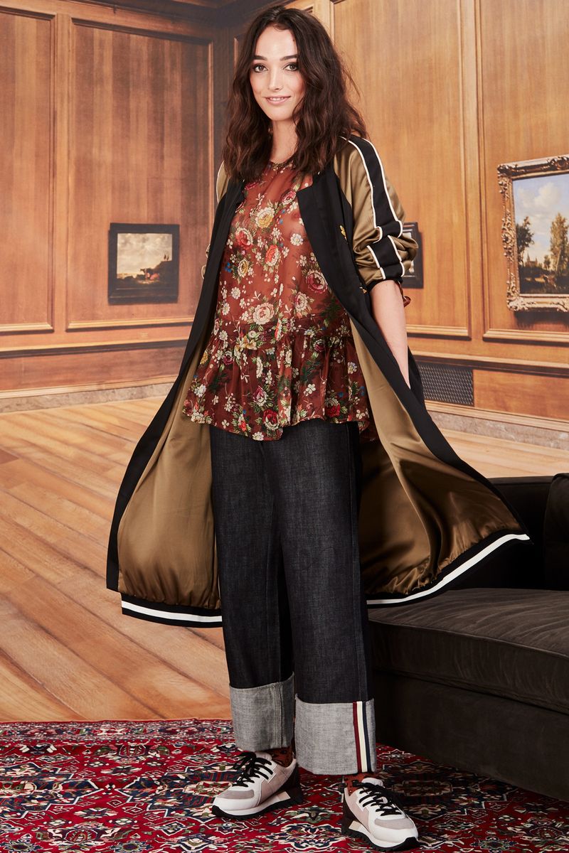 									FLOUNCY CASTLE TOP
								, 			BADA BING BADA BOMBER
								, 			DYE HARD JEANS
			