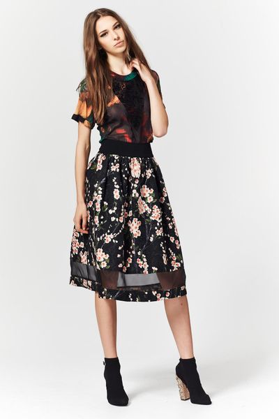 									SHADOWTIME 'FRIENDS IN HIGH PLACES' TOP
								, 			CHERRY BLOSSOM 'NENAH CHERRY' SKIRT
			