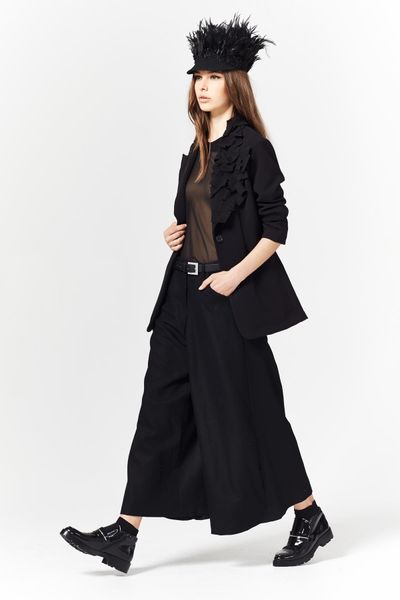 									DISC JOCKEY 'BLOOM SERVICE' JACKET
								, 			GYPSY MOTH 'TEE TREE OIL' TOP
								, 			DISC JOCKEY 'I PANT THINK STRAIGHT' PANT
			