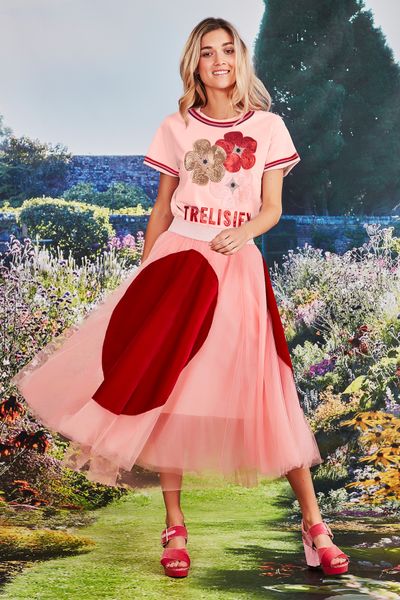 									TRELISIFY ME T-SHIRT
								, 			QUEEN OF SPOTS SKIRT
			