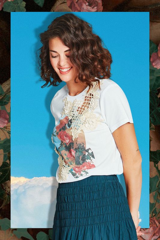 									TAKE MY HAND T-SHIRT
								, 			SCRUNCHIE BAR SKIRT
			