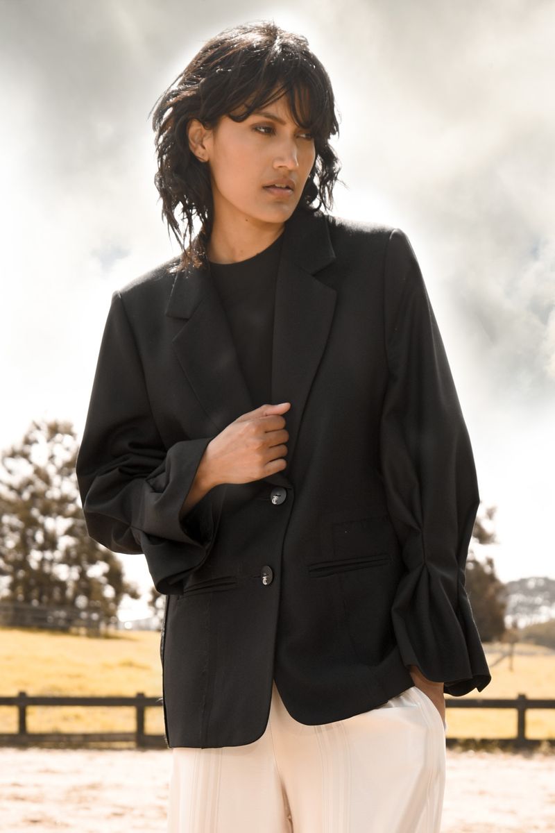 									VANISH INTO THE CUFF JACKET
			