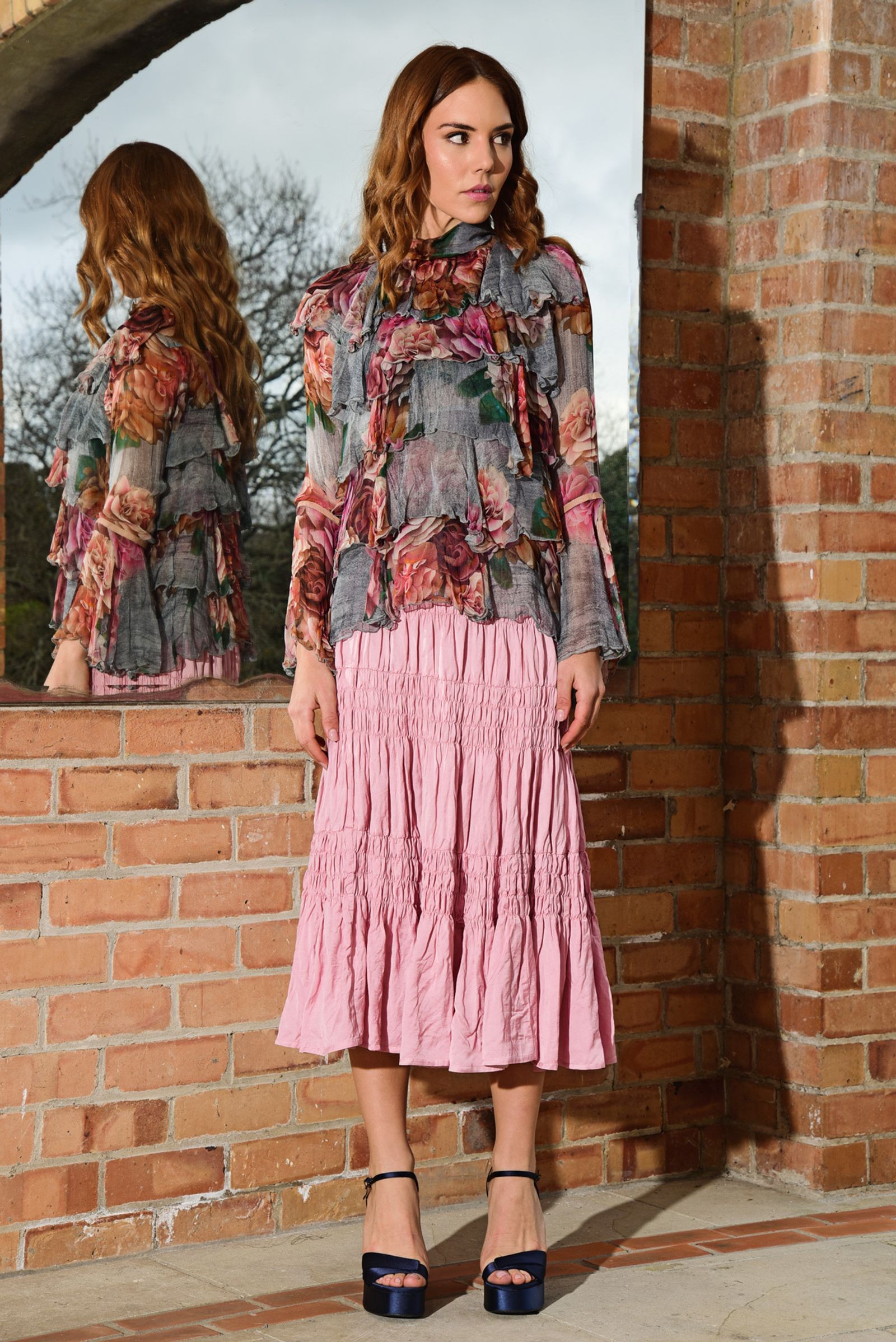 									TEAM LAYER TOP
								, 			SCRUNCHIE BAR SKIRT
			