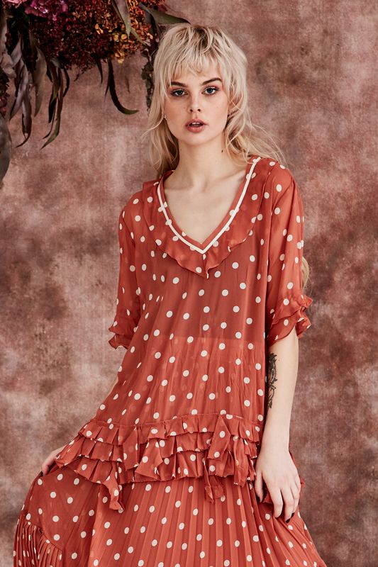 									TOP ME UP TOP
								, 			DANCING IN THE PLEAT SKIRT
			