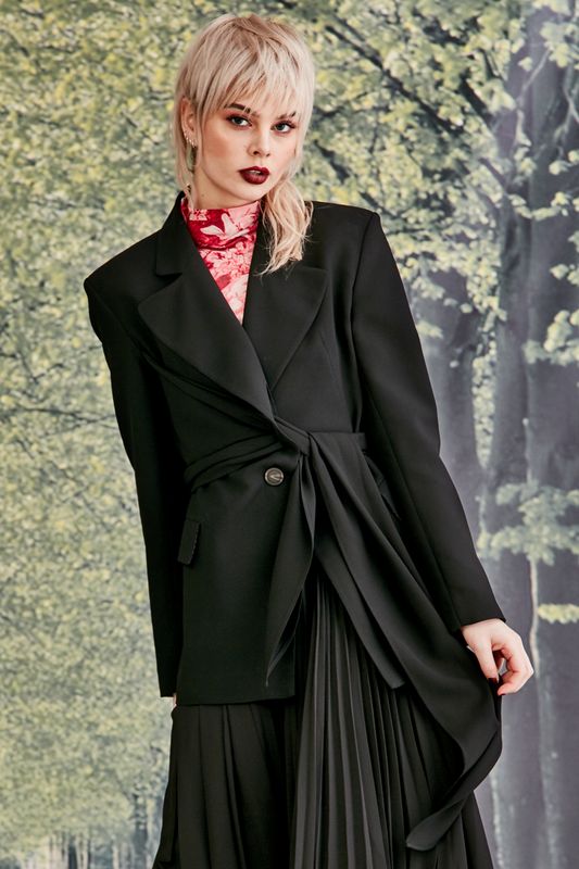 									TIME TO WAIST JACKET
								, 			PLEATING MOMENTS SKIRT
			