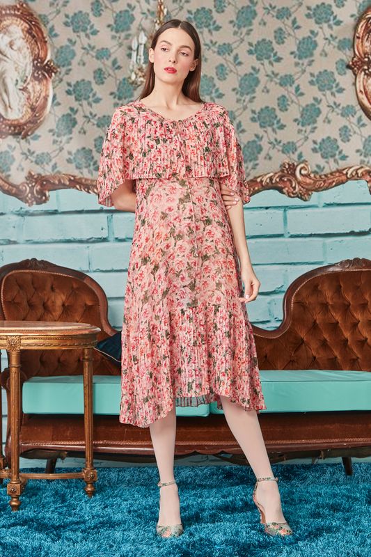 									A PLEATING GLANCE DRESS
			