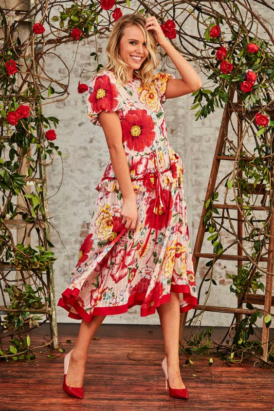 									SLEEVE 'EM TO IT DRESS
			