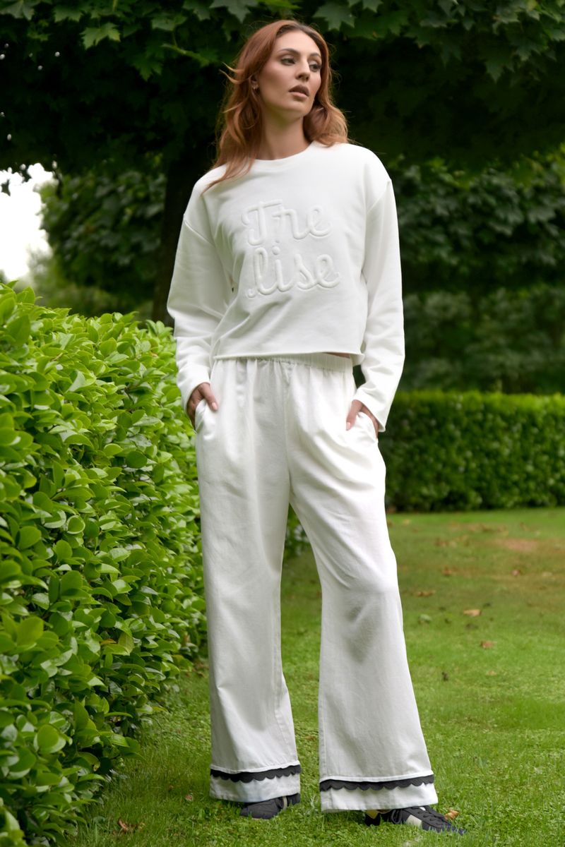 									EMBOSS LADY SWEATSHIRT
								, 			STRUT YOUR CUFF TROUSER
			