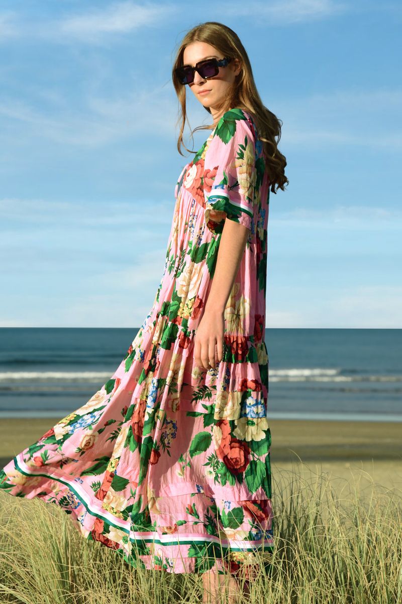 									BEAUTIFUL ESCAPE DRESS
			