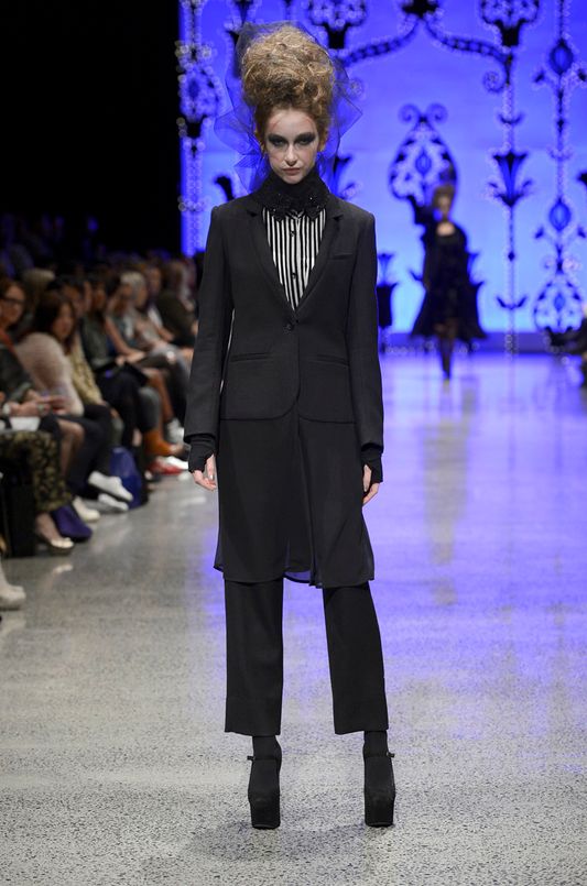 									ELLINGTON 'BLACK TIED PEAS' COAT
								, 			HAMPSHIRE 'MODERN LOVE' TOP
								, 			KIMBERLEY 'DIAMOND MINE' ACCESSORY
								, 			ROOSEVELT 'ROCK AND STROLL' PANT
			