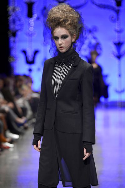 									ELLINGTON 'BLACK TIED PEAS' COAT
								, 			HAMPSHIRE 'MODERN LOVE' TOP
								, 			KIMBERLEY 'DIAMOND MINE' ACCESSORY
								, 			ROOSEVELT 'ROCK AND STROLL' PANT
			