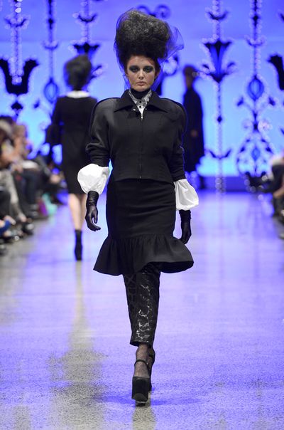 									ELLINGTON 'NEW YORK MINUTE' JACKET
								, 			PEMBROKE 'CROWN JEWELS' SHIRT
								, 			HOOVER 'CANDID AFFAIR' SKIRT
								, 			METROPOLIS 'ROCK AND STROLL' PANT
			