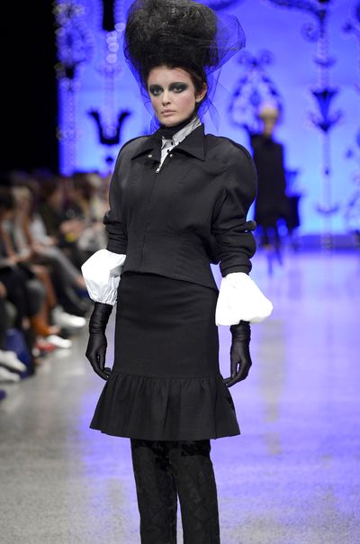 									ELLINGTON 'NEW YORK MINUTE' JACKET
								, 			PEMBROKE 'CROWN JEWELS' SHIRT
								, 			HOOVER 'CANDID AFFAIR' SKIRT
								, 			METROPOLIS 'ROCK AND STROLL' PANT
			