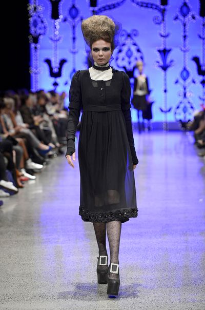 									WINDSOR 'HEIR APPARENT' DRESS
								, 			PEMBROKE 'PEARLY WHITES' SHIRT
			