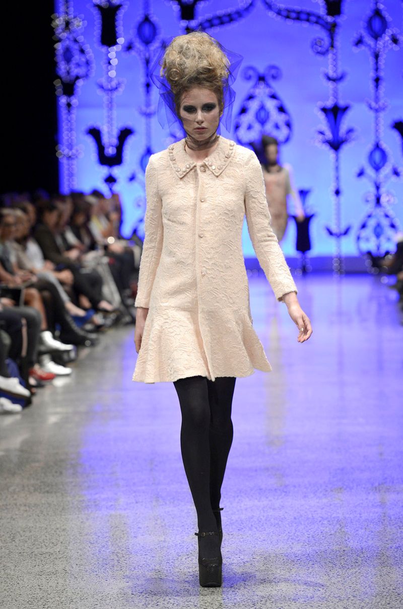 									SIMPSON 'COME RAIN COME SHINE' COAT
			