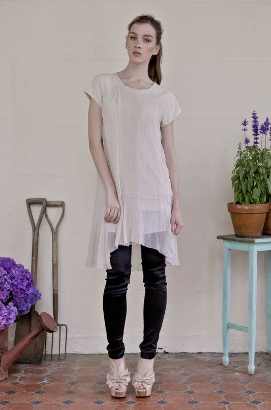 									Calais 'Sheer Trading' Dress
								, 			Aladdin 'Ventura Thighway' Pant
			