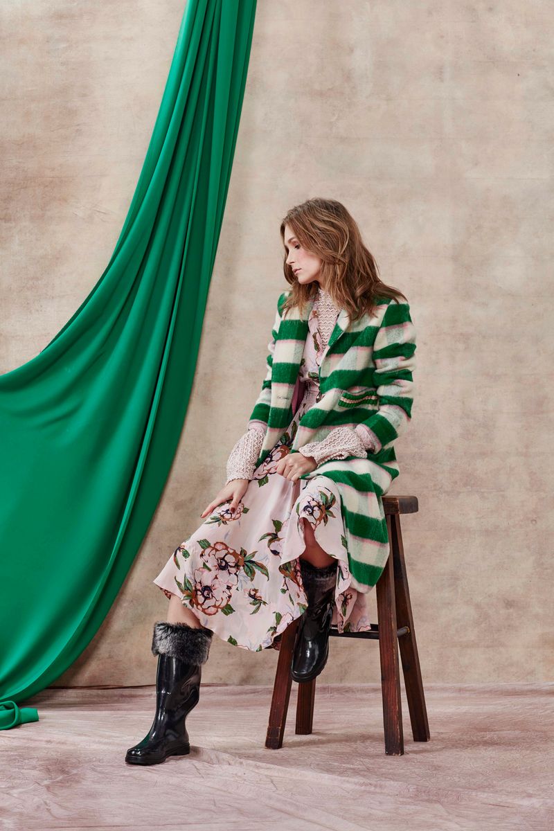 									CHECK MATE COAT
								, 			ZAGGY ENDINGS TOP
								, 			GYPSY ROSE DRESS
			