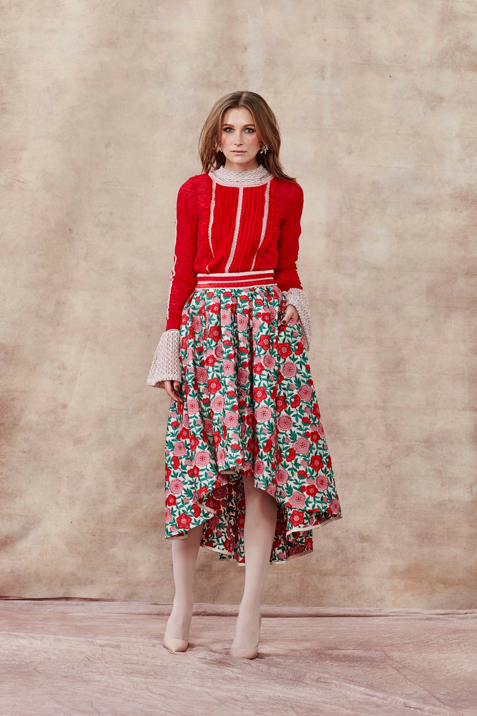 									PASS THE TUCK TOP
								, 			ZAGGY ENDINGS TOP
								, 			GET WAISTED SKIRT
			