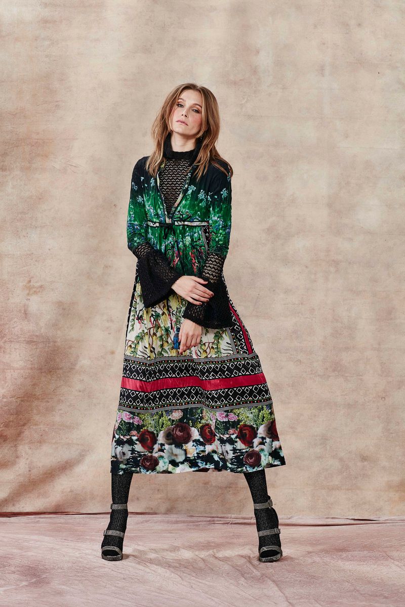 									NO ONE DOES IT LIKE MS MOSS DRESS
								, 			ZAGGY ENDINGS TOP
			