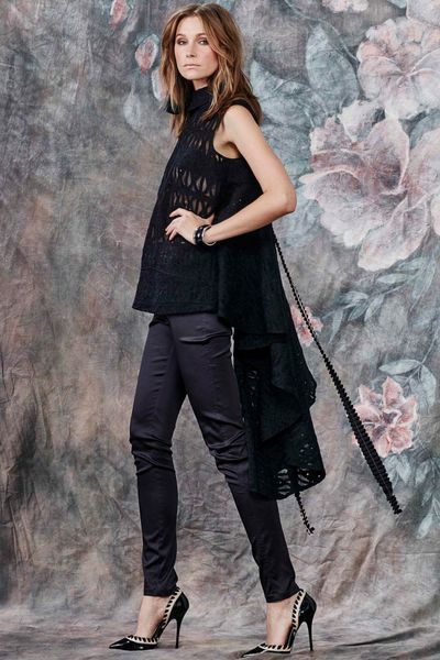 									DRAPE ESCAPE TOP
								, 			VENTURE THIGHWAY PANT
			