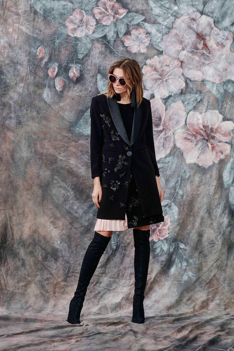 									LONGLINE NO SEE COAT
								, 			PANEL PLEATER DRESS
			